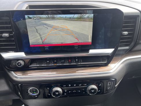 Used 2022 Chevrolet Silverado 1500 LT AWD/4WD image 25