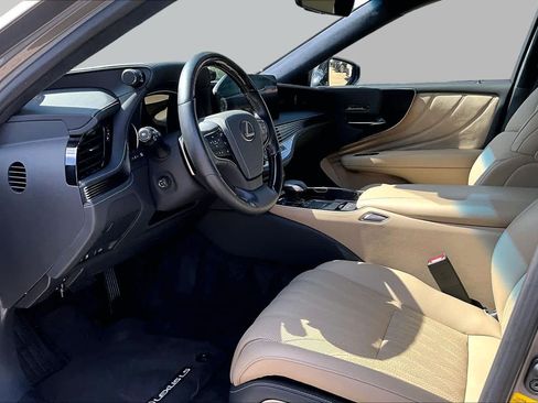 Used 2022 Lexus LS 500 AWD w/ Interior Upgrade Package image 18