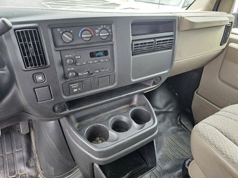 Used 2005 GMC Savana 3500 Extended RWD image 14