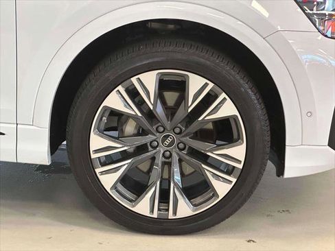 Used 2025 Audi Q8 Premium Plus w/ Premium Plus Package image 6