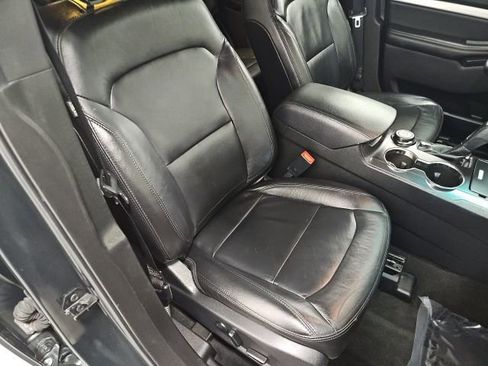 Used 2016 Ford Explorer XLT w/ Equipment Group 202A image 38