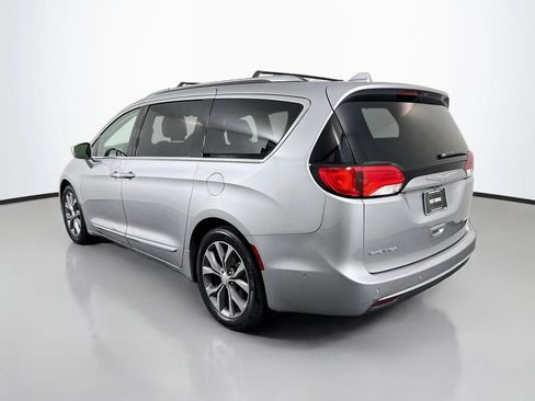 Used 2017 Chrysler Pacifica Limited FWD image 3