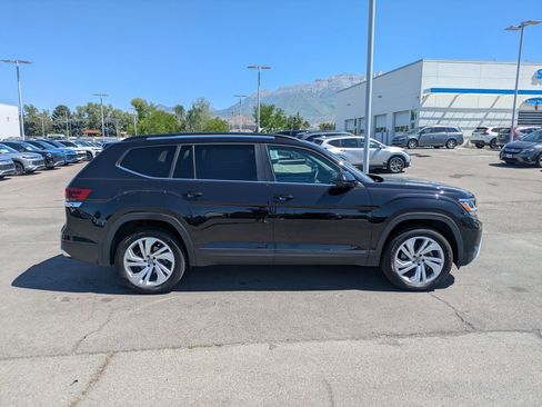 Used 2022 Volkswagen Atlas SE w/ Panoramic Sunroof Package FWD image 2