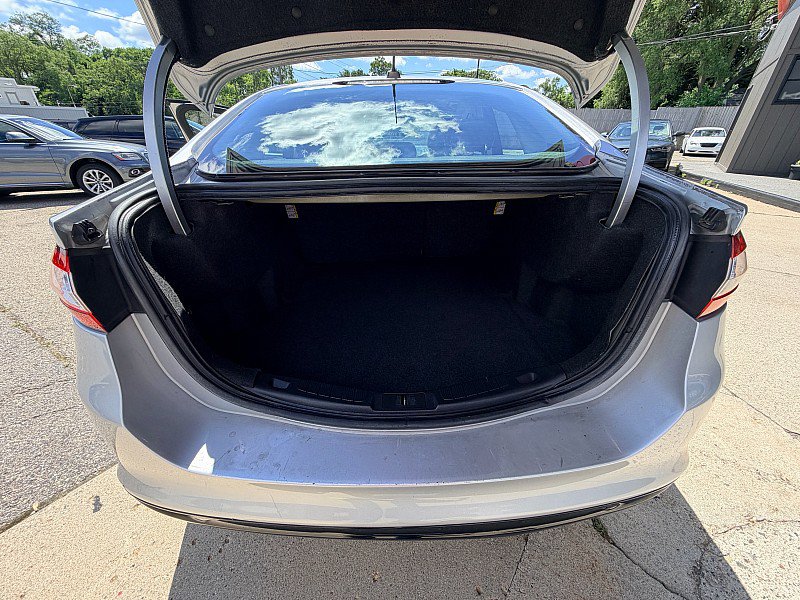 Used 2013 Ford Fusion SE FWD image 12