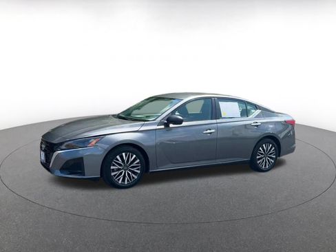 Used 2025 Nissan Altima 2.5 SV FWD image 6