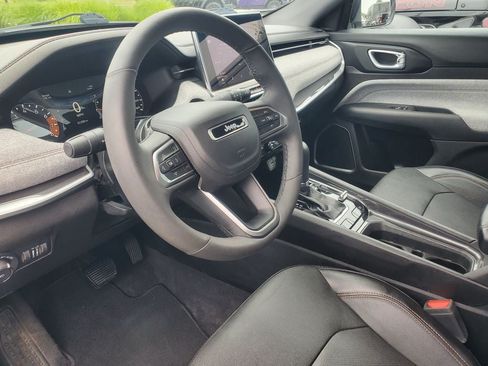Used 2023 Jeep Compass Latitude AWD/4WD image 10