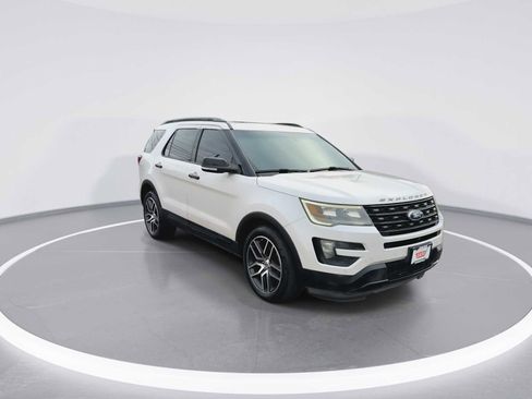 Used 2016 Ford Explorer Sport w/ Equipment Group 401A AWD/4WD image 2