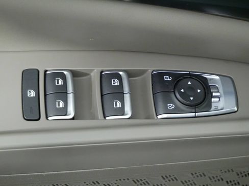 Used 2026 Kia Carnival FWD image 24