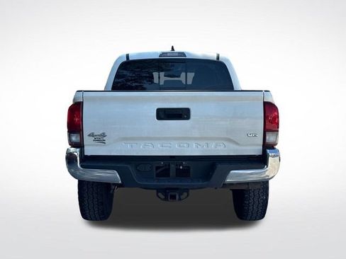 Used 2021 Toyota Tacoma SR5 AWD/4WD image 4