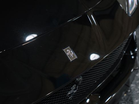 Used 2018 Ferrari 812 Superfast RWD image 7