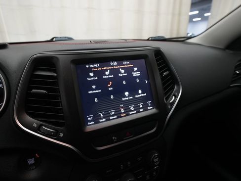 Used 2019 Jeep Cherokee Trailhawk w/ Comfort/Convenience Group AWD/4WD image 6