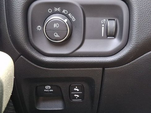Used 2023 RAM 1500 Big Horn AWD/4WD image 25