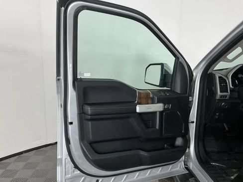 Used 2019 Ford F150 Lariat w/ Equipment Group 502A Luxury AWD/4WD image 12