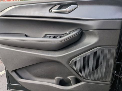 New 2025 Jeep Grand Cherokee Altitude image 16