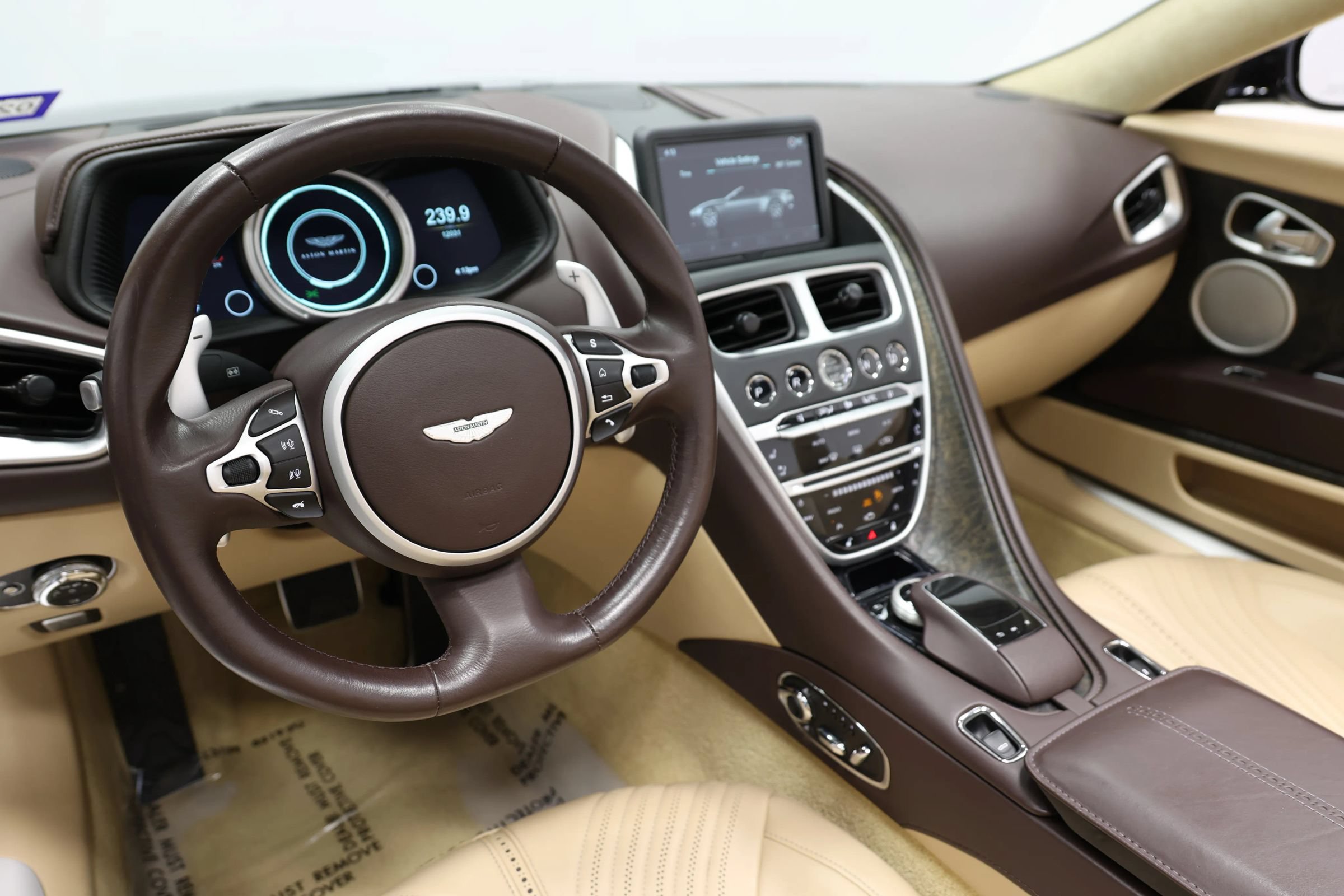 Used 2019 Aston Martin DB11 Volante RWD image 24