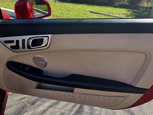 Used 2012 Mercedes-Benz SLK 350 image 10