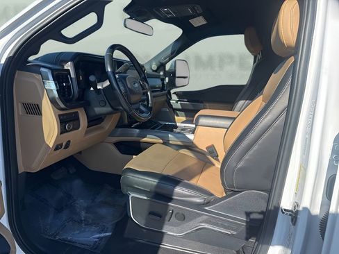 Used 2023 Ford F250 Lariat w/ Chrome Package image 9