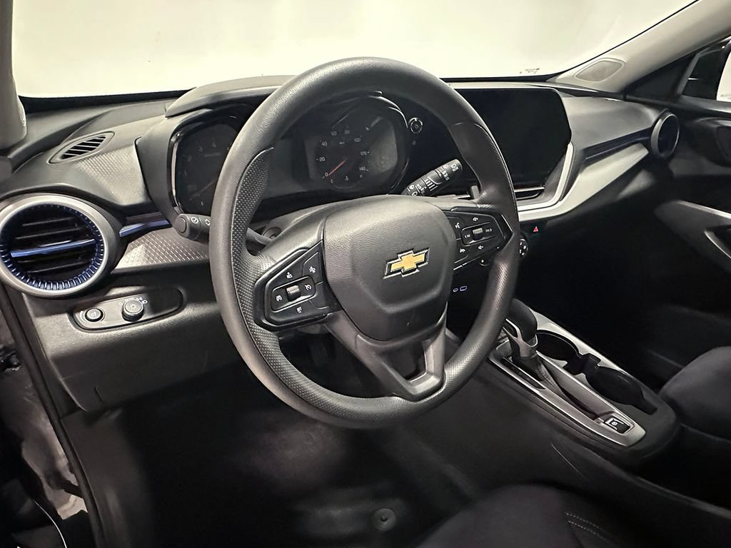 Used 2024 Chevrolet Trax LS w/ LS Convenience Package FWD image 19