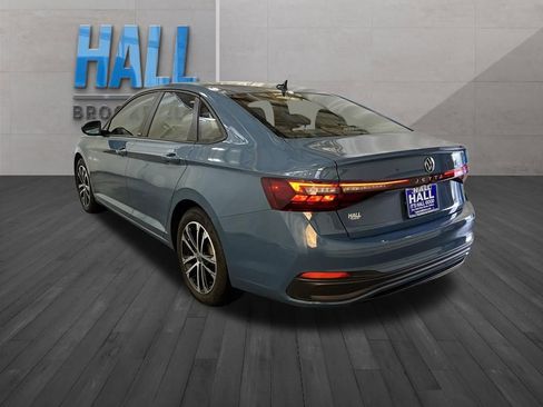 Certified 2025 Volkswagen Jetta Sport image 4