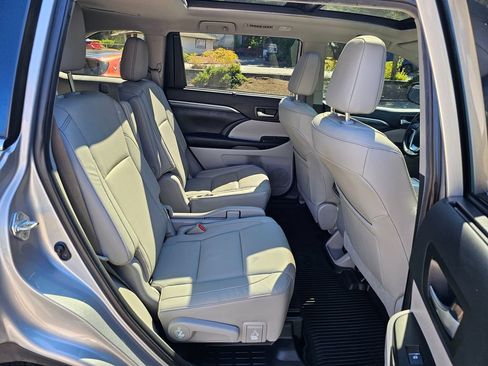 Used 2019 Toyota Highlander Limited Platinum AWD/4WD image 30