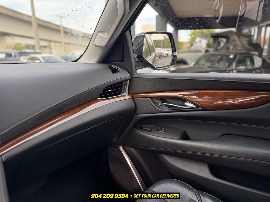 Used 2020 Cadillac Escalade Luxury AWD/4WD image 17