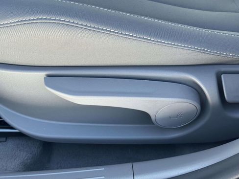 Certified 2025 Hyundai Elantra SEL FWD image 14