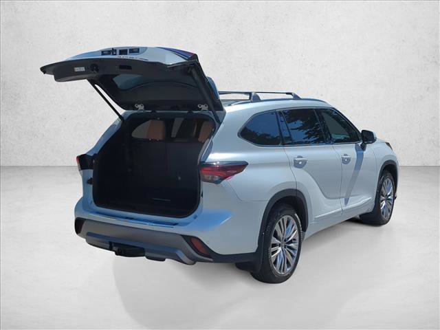 Used 2025 Toyota Highlander Platinum AWD/4WD image 10