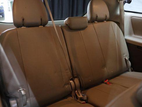 Used 2017 Toyota Sienna XLE image 13