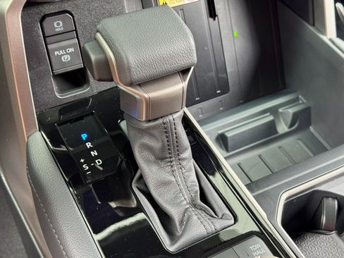 Used 2022 Toyota Tundra Limited AWD/4WD image 32