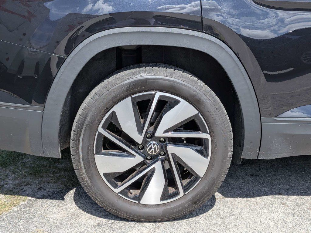 Used 2024 Volkswagen Atlas SE AWD/4WD image 11