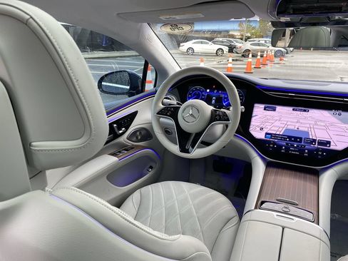 Certified 2023 Mercedes-Benz EQS 580 4MATIC Sedan image 3