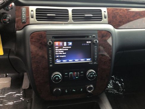 Used 2014 Chevrolet Suburban LS image 13