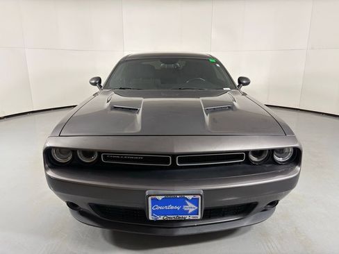 Used 2016 Dodge Challenger SXT image 4