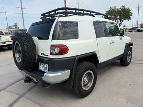 Used 2014 Toyota FJ Cruiser 4WD image 3
