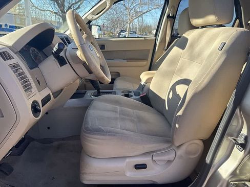 Used 2010 Ford Escape XLT image 11