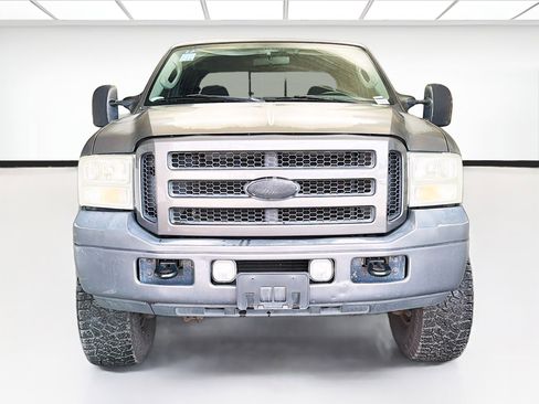 Used 2006 Ford F250 XLT image 2