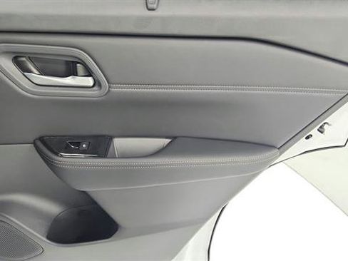Used 2025 Nissan Rogue SV w/ SV Premium Package FWD image 32