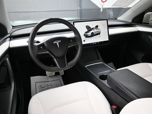 Used 2023 Tesla Model Y Performance AWD/4WD image 25