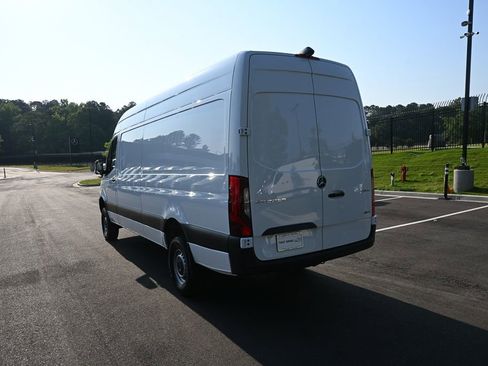 Used 2024 Mercedes-Benz Sprinter 2500 image 4