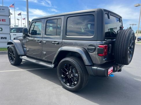 Used 2023 Jeep Wrangler Unlimited Sahara w/ Cold Weather Group AWD/4WD image 21