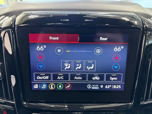 Used 2023 Chevrolet Traverse LT AWD/4WD image 23