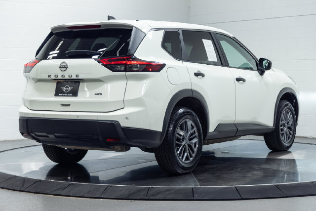 Used 2024 Nissan Rogue S AWD/4WD image 10