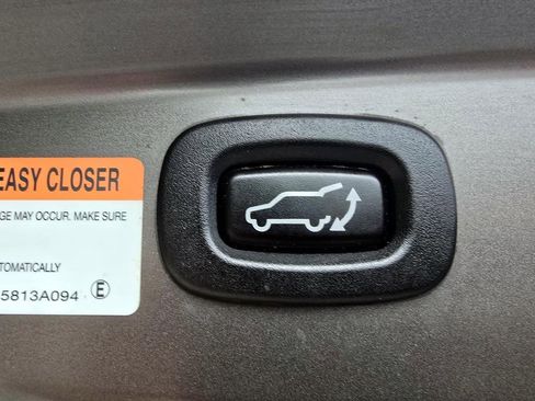 Used 2018 Mitsubishi Outlander SEL image 30