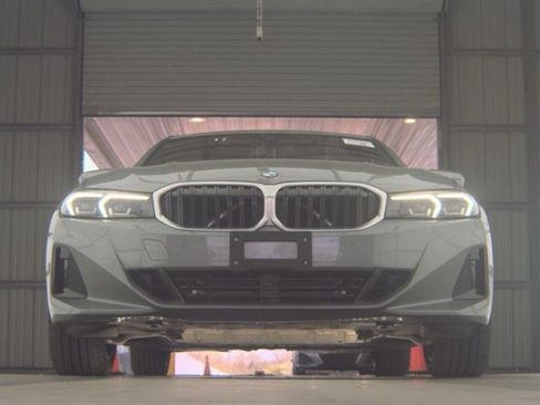 Used 2025 BMW 330i xDrive Sedan image 3