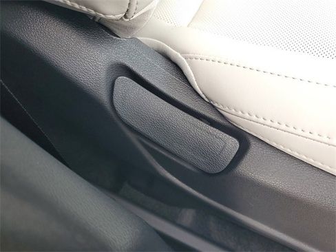 New 2025 Kia Telluride S image 9