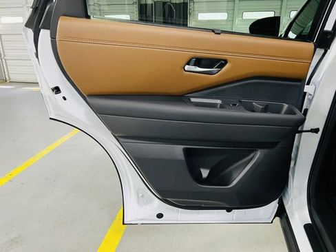 New 2026 Nissan Pathfinder Platinum image 28