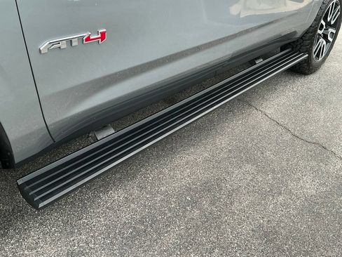 Used 2023 GMC Yukon XL AT4 w/ AT4 Premium Plus Package AWD/4WD image 11