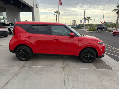 Used 2023 Kia Soul LX w/ LX Technology Package FWD image 8