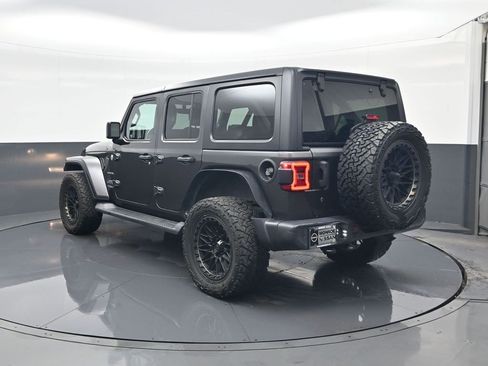 Used 2018 Jeep Wrangler Unlimited Sahara image 5