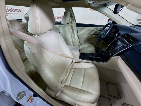 Used 2017 Toyota Camry LE image 30